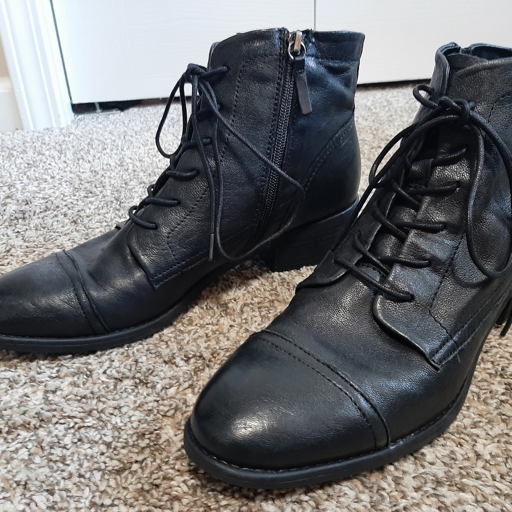 Comfortiva Cordia Black Leather Lace Up Boots